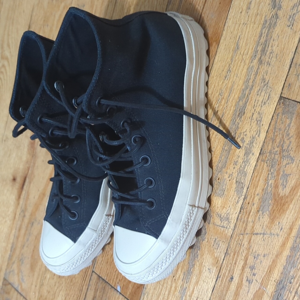 Black Lugged chuck taylors size w8